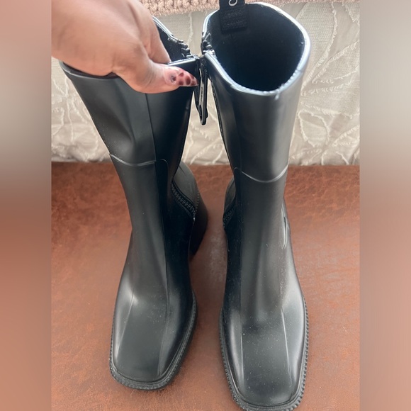 Chloe-Betty Rubber Rain Booties - Picture 1 of 8